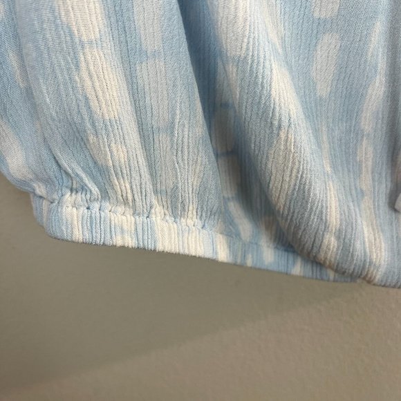 Torrid Crop Top 1X Blue White Off Shoulder V-Neck Tie Dye Gauze Lightweight - Picture 4 of 9